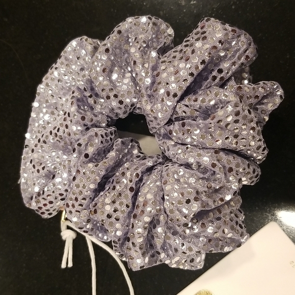 💕SHOW ME YOUR MUMU💕 Super Scrunchie ~ Silver Confetti NWT - Picture 5 of 7